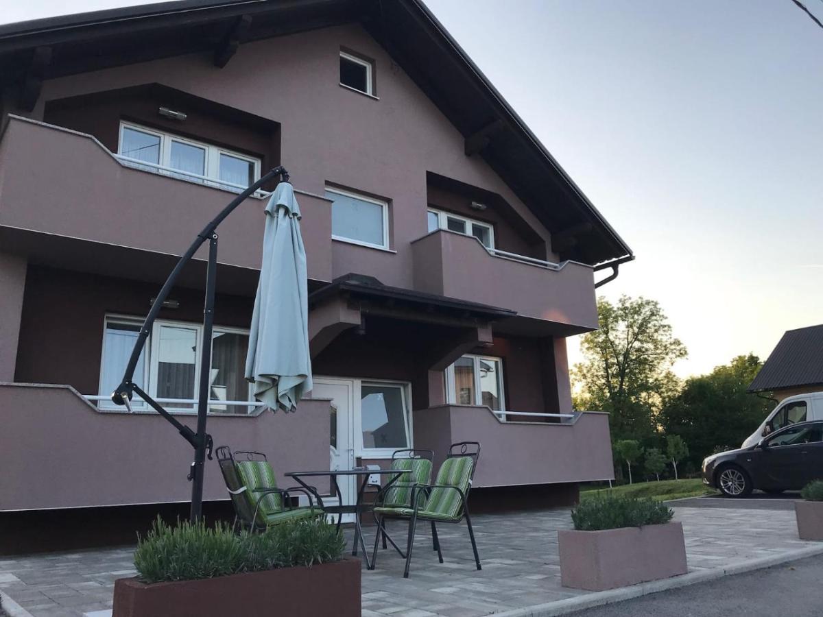 Sobe Matovinovic Hotel Lovinac  Buitenkant foto